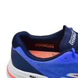 Championes deportivos Skechers Max Cushioning Arch Fit 2.0, color azul con detalles en naranja y suela blanca. Cuentan con soporte de arco aprobado por podólogos y plantilla extraíble para mayor comodidad.