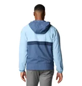 Cortaviento negro con capucha ajustable, cierre frontal con cremallera, bolsillos laterales con cremallera y puños elásticos. Cuenta con tecnología Omni-Shield™ que repele la lluvia y las manchas. Logo de Columbia estampado en el pecho.