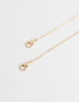 Set de dos collares dorados con dije de mariposa con imán.
