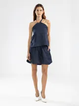 Shorts de lino italiano con hilo metalizado, color azul marino, de corte relajado y talle medio.