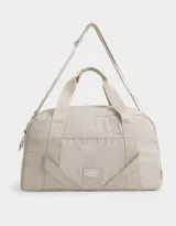 Bolso de tela deportiva color negro, con bolsillo frontal y doble asa corta de mano. Incluye correa regulable y desmontable, cierre superior con tirador de cordón y goma, y tag de goma.