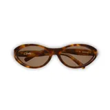 Lentes de sol envolventes color carey con lentes marrones polarizadas. El armazón es de acetato pulido y tiene el logo de la marca en las patillas.