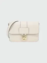 Cartera bandolera Longchamp modelo Box Trot, tamaño mediano, color blanco hueso, con correa ajustable, cierre con solapa y broche metálico dorado con el logo de la marca.