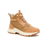 Bota acordonada color marrón claro, con capellada de lona y detalles en cuero. Suela de goma blanca con base marrón.