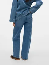 Pantalón de jean azul de corte ancho, tiro alto y pierna extra larga.