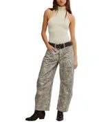 Pantalón de jean de corte recto con estampado de piel de serpiente.
