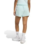 Shorts cargo de mujer color verde menta, con cintura elástica y cordón ajustable. Presenta bolsillos laterales tipo cargo y el logo de Adidas bordado en la parte inferior de una de las piernas.