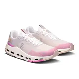 Championes urbanos On Running Cloudnova Form 2, color rosa pálido con detalles en blanco y rosa.
