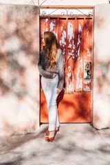 Ballerinas con estampado animal print y lazo de tul colorado con lunares dorados.