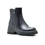 Botas marrones de cuero sintético con plataforma y cierre lateral.