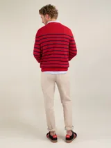 Pantalón de hombre color crudo, marca El Ganso, modelo 5 bolsillos, confeccionado en tejido de sarga con 77% algodón, 20% de algodón reciclado y 3% elastano.