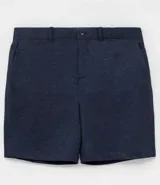 Bermuda de algodón con elastano, color azul marino, corte slim, estilo sastrero y bolsillos laterales. Marca Request.