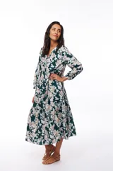 Vestido midi de poliéster color verde oscuro con estampado floral en tonos beige y blanco, escote en V y mangas largas.