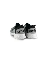 Championes urbanos Umbro Full Moon, color negro con logo de la marca en el lateral y suela blanca.