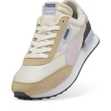 Championes Puma Future Rider Soft, color arena y blanco con detalles en rosa, celeste y negro.