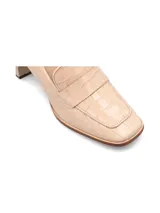 Zapato de cuero marrón con empeine envivado y taco facetado, ideal para looks formales.