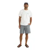 Remera blanca de manga corta con cuello redondo y estampado pequeño en el pecho con el logo de la marca Rhythm.