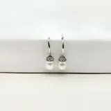 Par de caravanas colgantes de plata 925 con perlas de río y circonias.