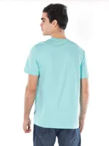Remera celeste de algodón con cuello redondo y logo CK bordado en el pecho.