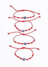 Pack de cuatro pulseras rojas de hilo con siete nudos y dije de ojo turco azul.