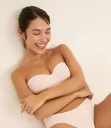 Kit de dos bombachas corte bikini, confeccionadas en microfibra color beige y marrón claro, con cintura ancha y sin estampa.