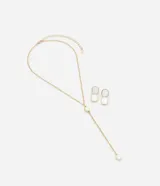 Conjunto de collar y caravanas doradas con colgantes cuadrados de nácar. El collar es de tipo corbata.