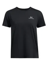 Remera deportiva color lila de manga corta con logo pequeño estampado en el pecho.