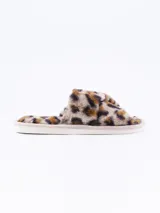 Pantuflas abiertas color rosa con estampado animal print.