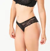 Bombacha clásica de lycra negra con laterales de encaje floral.