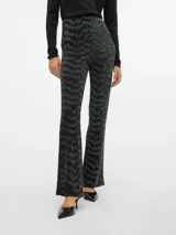 Pantalón negro con lurex plateado, tiro alto y corte bootcut.
