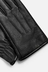 Guantes de cuero marrón con forro interior de punto y ajuste elástico en la muñeca.