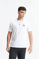 Remera blanca de algodón con estampado en el frente con la leyenda "Mistral House Party".