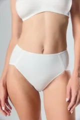 Bombacha vedetina clásica de tiro alto color beige, con laterales de tul.