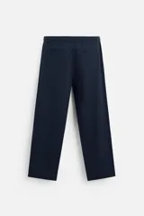 Pantalón azul marino de corte amplio, confeccionado en tejido de mezcla de algodón y lino. Cuenta con cintura elástica ajustable con cordón, bolsillos frontales y bolsillos traseros de vivo.