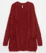 Campera alargada de punto con textura de peluche, color ladrillo.