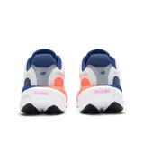 Championes New Balance modelo 1080, color blanco con detalles en azul, violeta y fucsia. Diseñados para running.