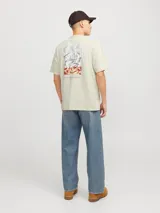 Camiseta de manga corta color beige, con cuello redondo y estampado en la espalda con el logo de la marca Jack & Jones.