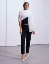 Pashmina de gasa color blanco con apliques de brillos.