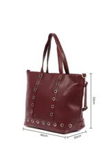 Bolso tipo shopper negro de cuero sintético con doble asa de hombro y correa bandolera desmontable. Presenta ojales metálicos plateados en los laterales y en la base.