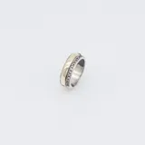 Anillo de plata 925 con detalles en oro y circonias.