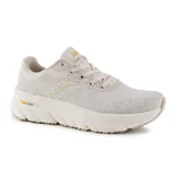 Championes deportivos Joma Atreyu Lady 2425 color beige, diseñados para caminar con comodidad gracias a su horma ancha y corte de nylon ligero con tecnología ONE PIECE. Cuentan con perforaciones VTS, TPU termosellado, lengüeta acolchada, mediasuela de phylon seccionado y suela de caucho DURABILITY.