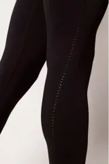 Calza larga color marrón de tejido seamless, con cintura alta acanalada y logo en la cadera.