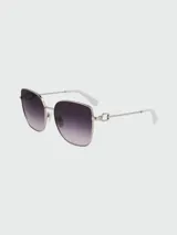 Lentes de sol Longchamp con montura metálica plateada y cristales degradados de negro a gris.