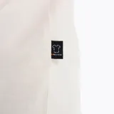 Remera color crema de manga corta y cuello redondo, con estampado lineal de montañas y el logo de la marca Merrell en el pecho.