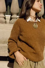 Buzo tejido a mano en Uruguay, color marrón, de mohair, poliamida y acrílico.
