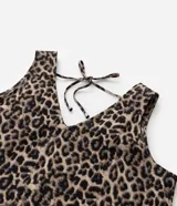 Musculosa de poliéster y elastano con estampado animal print, escote en V y lazo en la espalda.