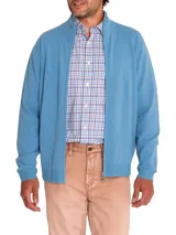 Sweater celeste de punto con cuello alto y cierre frontal completo.