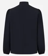 Blusa negra de crepé con cuello con lazo, mangas largas y pliegues en los hombros.