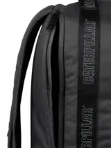 Mochila negra unisex con ribetes de cordón, compartimento principal grande con bolsillo interior forrado, logo reflectante estampado, bolsillos laterales de malla, bolsillo frontal con cremallera y panel organizador con ranuras para bolígrafos y cordón para llaves. Fabricada en poliéster ripstop reciclado.
