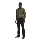 Chomba Under Armour Tech Polo para hombre, de color negro con logo en el pecho y detalles en gris en el cuello. Confeccionada con tejido UA Tech™ de secado rápido y corte holgado.